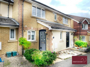 Knaphill - 2 Bed House - Private Garden & Parking